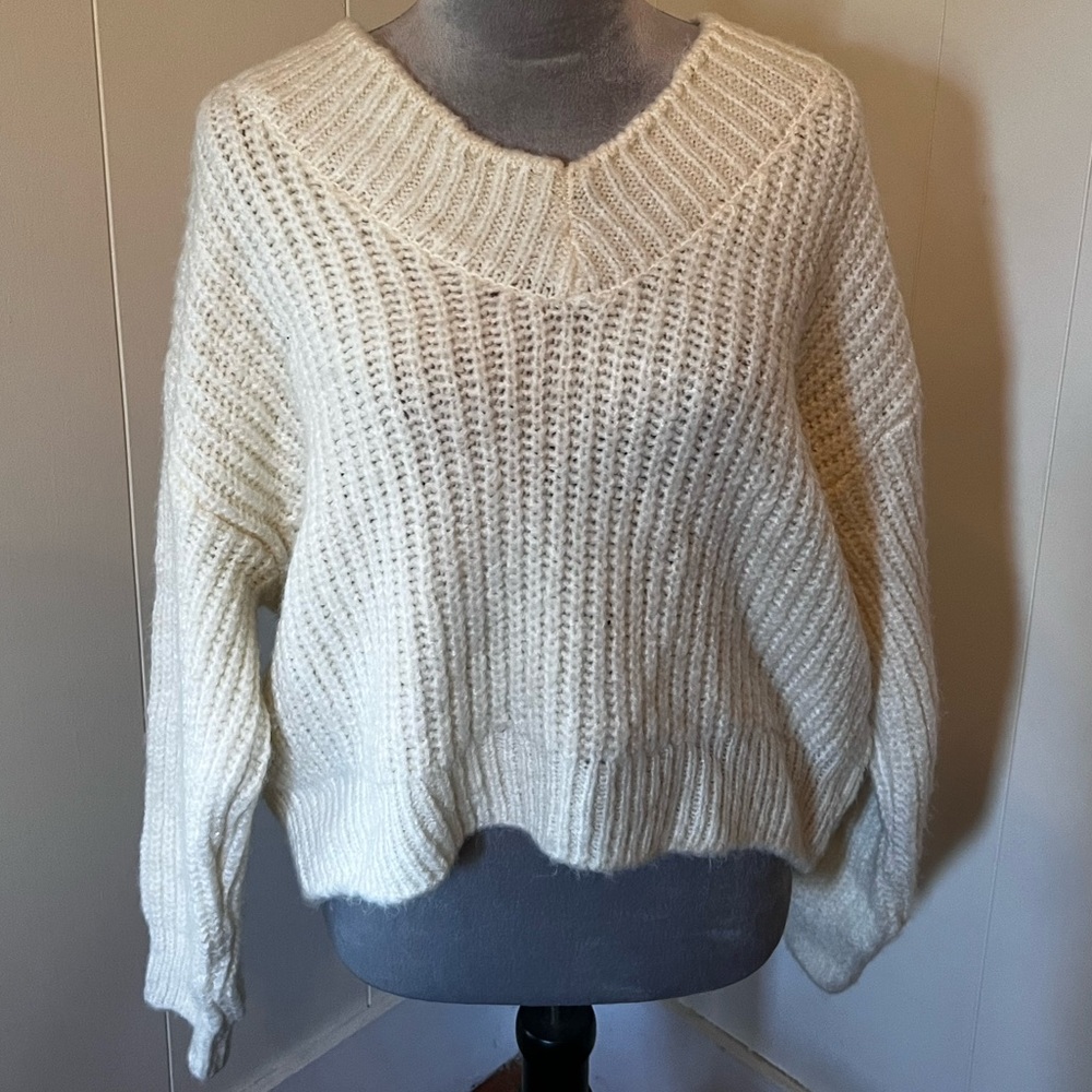 NWT Cream Topshop Sweater, Size 8-10